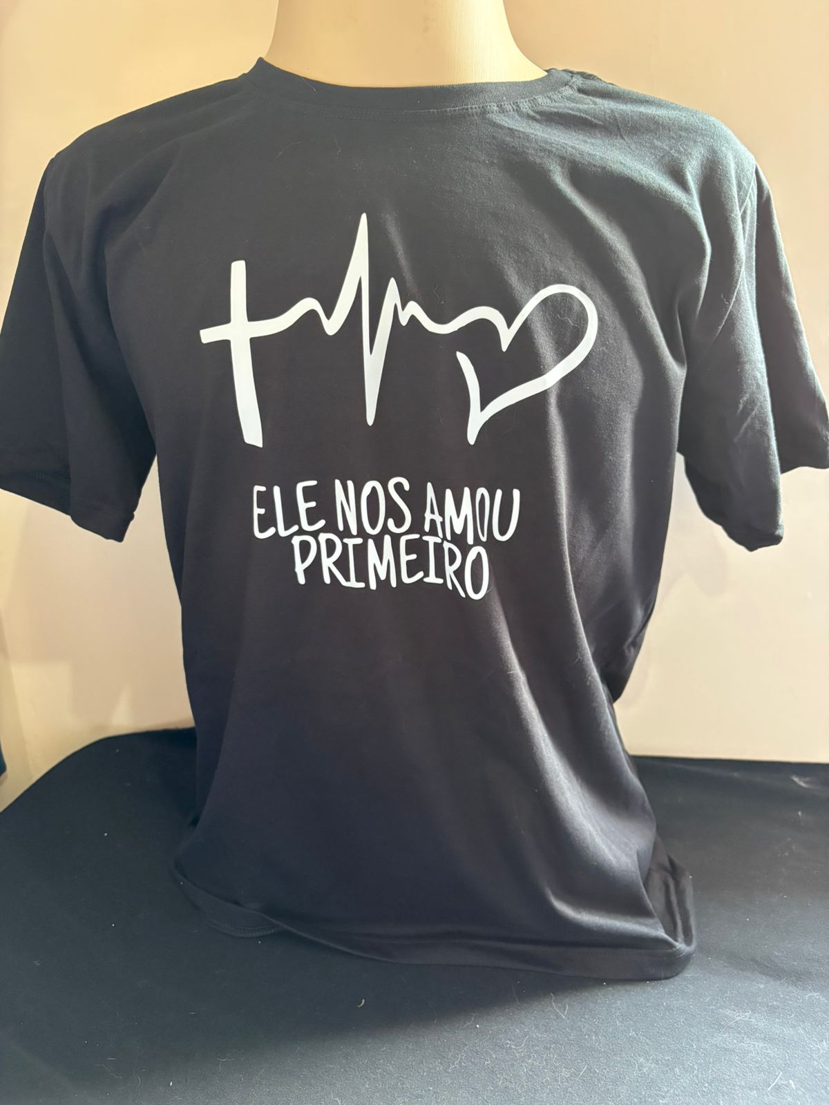 CAMISETA ELE NOS AMOU PRIMEIRO
